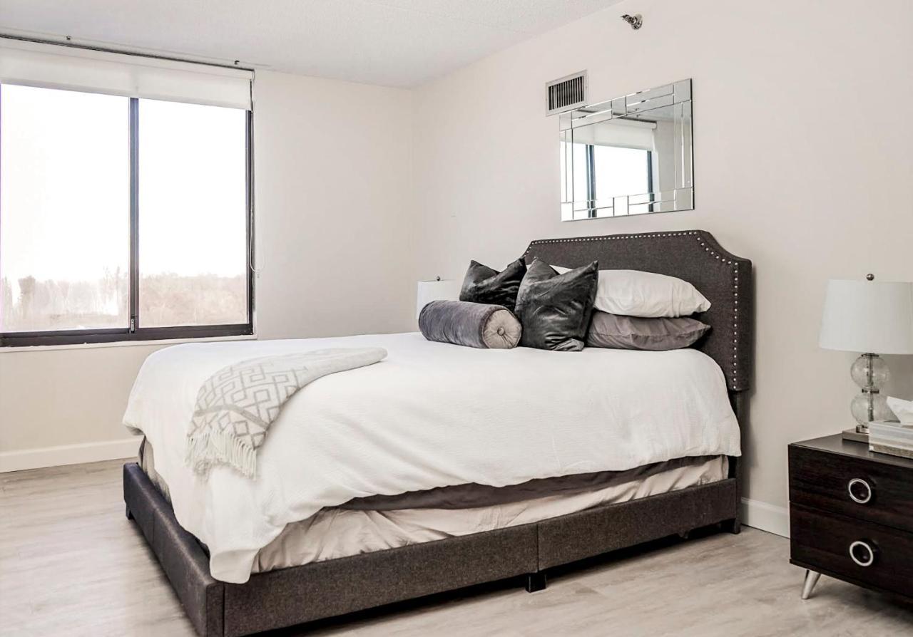 Short Term Rentals At The Park At Trowbridge Senior Community Southfield Exterior photo