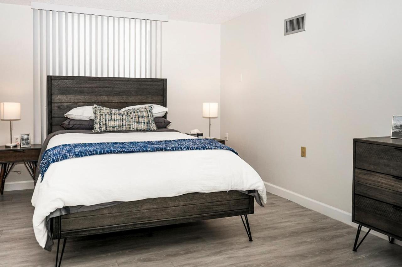 Short Term Rentals At The Park At Trowbridge Senior Community Southfield Exterior photo
