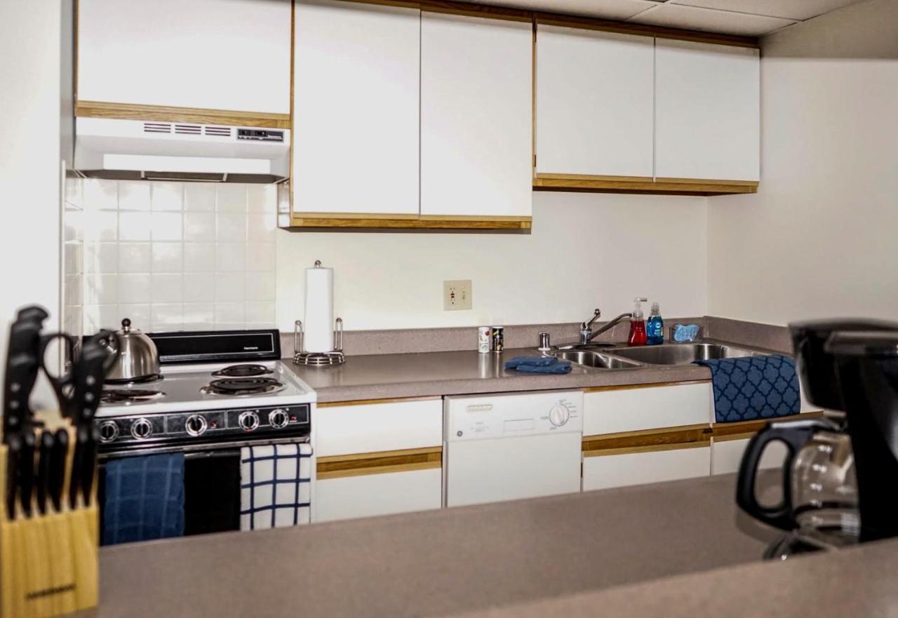 Short Term Rentals At The Park At Trowbridge Senior Community Southfield Exterior photo