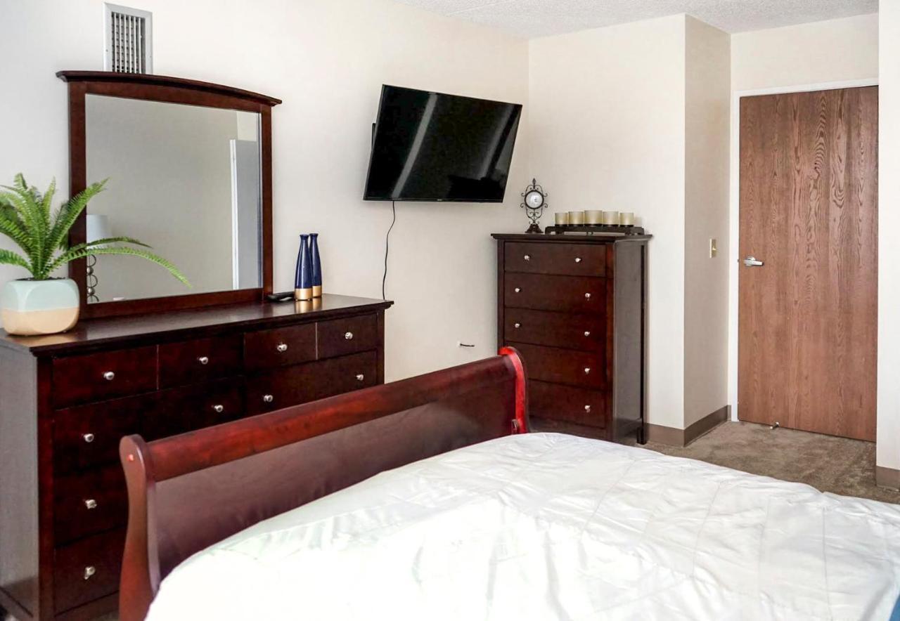 Short Term Rentals At The Park At Trowbridge Senior Community Southfield Exterior photo